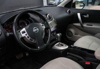 Подержанный автомобиль Nissan Qashqai 2012 года (12 фото)