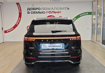 Подержанный автомобиль Geely Monjaro 2024 года (5 фото)