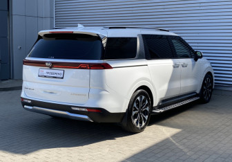 Подержанный автомобиль Kia Carnival 2021 года (5 фото)