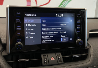 Подержанный автомобиль Toyota RAV4 2021 года (19 фото)