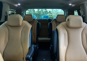 Подержанный автомобиль Kia Carnival 2022 года (13 фото)