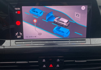 Подержанный автомобиль Volkswagen Golf GTI Hatchback 2021 года (18 фото)