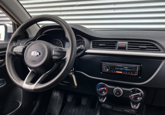 Подержанный автомобиль Kia Rio Sedan 2020 года (9 фото)