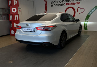 Подержанный автомобиль Toyota Camry Sedan 2021 года (4 фото)