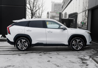 Подержанный автомобиль Geely Atlas 2024 года (4 фото)