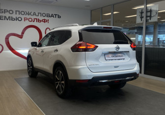 Подержанный автомобиль Nissan X-Trail 2022 года (6 фото)