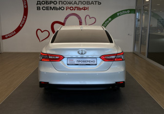 Подержанный автомобиль Toyota Camry Sedan 2021 года (5 фото)