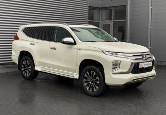 Подержанный автомобиль Mitsubishi Montero Sport 2022 года (3 фото)
