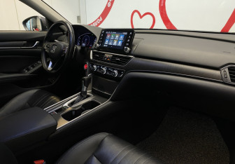 Подержанный автомобиль Honda Accord Sedan 2019 года (7 фото)