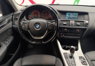 Подержанный автомобиль BMW X3 2012 года (10 фото)