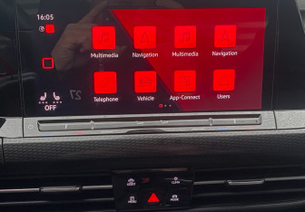 Подержанный автомобиль Volkswagen Golf GTI Hatchback 2021 года (15 фото)