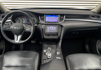 Подержанный автомобиль Infiniti QX50 2018 года (13 фото)