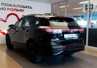 Подержанный автомобиль Volkswagen Tiguan 2025 года (6 фото)