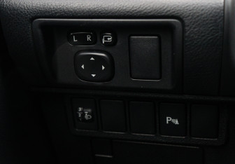 Подержанный автомобиль Lexus ES 2012 года (16 фото)