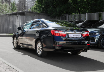 Подержанный автомобиль Toyota Camry Sedan 2012 года (6 фото)