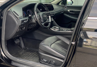 Подержанный автомобиль Hyundai Sonata 2021 года (15 фото)