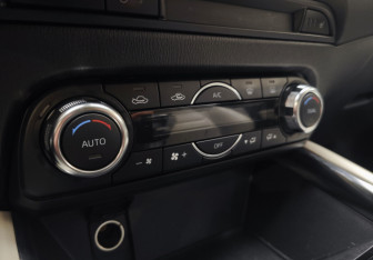 Подержанный автомобиль Mazda CX-5 2017 года (11 фото)