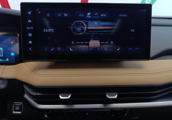 Подержанный автомобиль Geely Okavango 2023 года (21 фото)