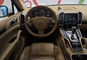Подержанный автомобиль Porsche Cayenne 2013 года (17 фото)