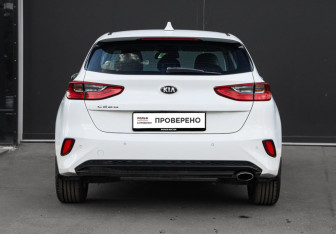 Подержанный автомобиль Kia Ceed Hatchback 2020 года (5 фото)