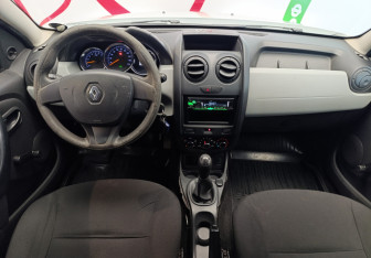 Подержанный автомобиль Renault Duster 2017 года (9 фото)