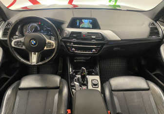 Подержанный автомобиль BMW X3 2018 года (10 фото)