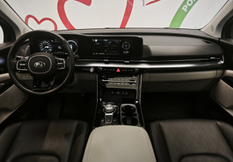 Подержанный автомобиль Kia Carnival 2021 года (11 фото)