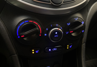 Подержанный автомобиль Hyundai Solaris Hatchback 2015 года (15 фото)