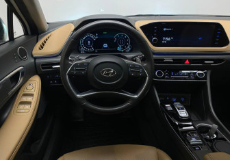 Подержанный автомобиль Hyundai Sonata 2021 года (25 фото)