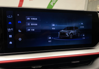 Подержанный автомобиль Geely Coolray 2023 года (20 фото)