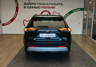 Подержанный автомобиль Toyota RAV4 2025 года (5 фото)