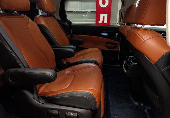 Подержанный автомобиль Kia Carnival 2021 года (8 фото)