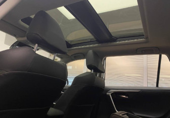 Новый Toyota RAV4 2025 (12 фото)