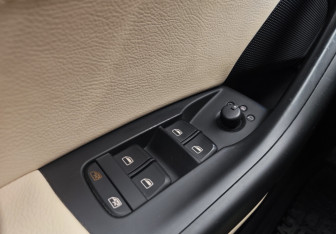 Подержанный автомобиль Audi Q3 2014 года (14 фото)