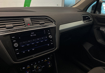 Подержанный автомобиль Volkswagen Tiguan 2019 года (12 фото)