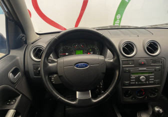 Подержанный автомобиль Ford Fusion 2007 года (11 фото)