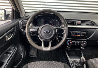 Подержанный автомобиль Kia Rio Sedan 2020 года (11 фото)