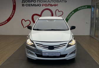 Подержанный автомобиль Hyundai Solaris Hatchback 2015 года (2 фото)