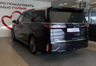 Подержанный автомобиль Voyah Dream 2023 года (6 фото)