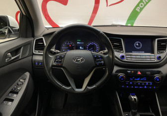 Подержанный автомобиль Hyundai Tucson 2015 года (13 фото)