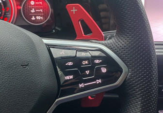 Подержанный автомобиль Volkswagen Golf GTI Hatchback 2021 года (14 фото)