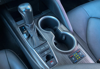 Подержанный автомобиль Toyota Camry Sedan 2023 года (20 фото)