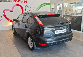 Подержанный автомобиль Ford Focus Hatchback 2010 года (6 фото)