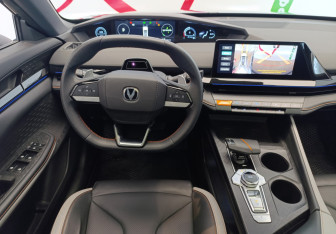 Подержанный автомобиль Changan UNI-V 2024 года (10 фото)