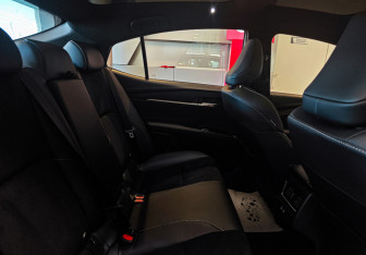 Подержанный автомобиль Toyota Camry Sedan 2025 года (8 фото)