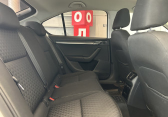 Подержанный автомобиль Skoda Octavia Liftback 2017 года (7 фото)