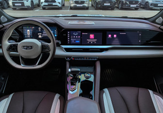 Подержанный автомобиль Geely Monjaro 2023 года (15 фото)