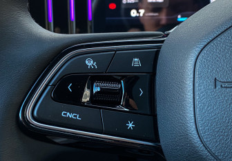 Подержанный автомобиль Geely Atlas 2024 года (25 фото)