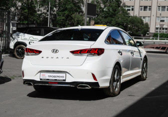 Подержанный автомобиль Hyundai Sonata 2017 года (4 фото)