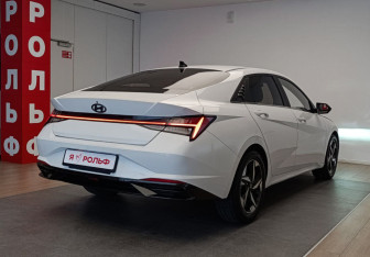 Подержанный автомобиль Hyundai Elantra Sedan 2020 года (4 фото)